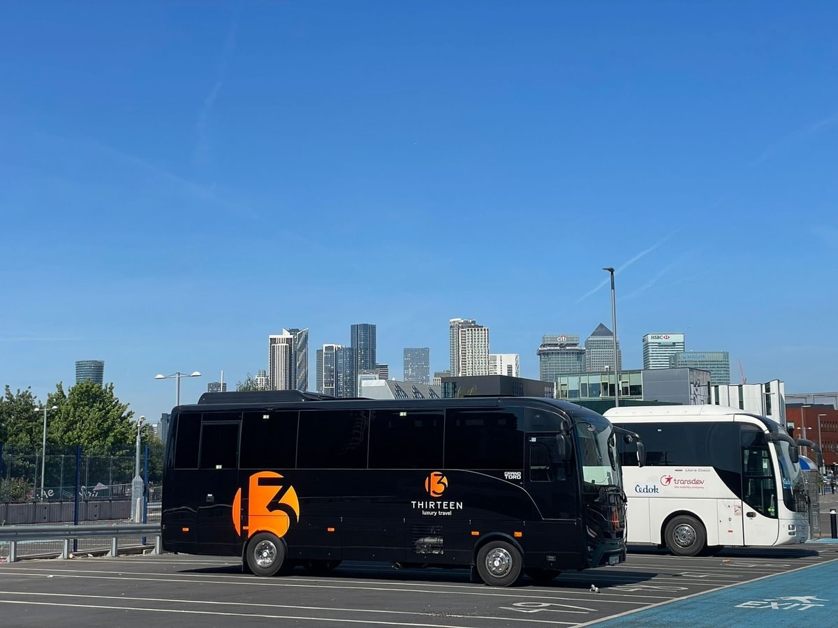 Key Differences Between Luxury and Standard Coach